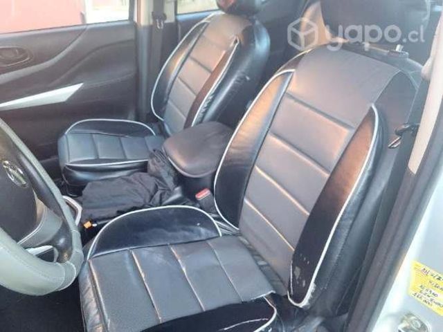 Camioneta NP300 de uso particular