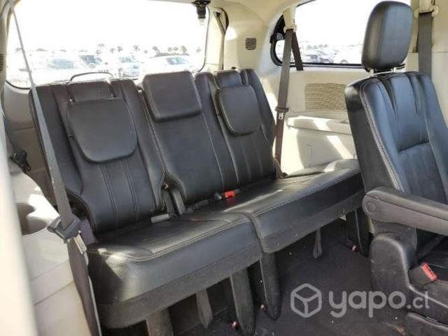 Chrysler town country 2016