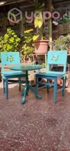 Sillas bombe. mesa antigua .