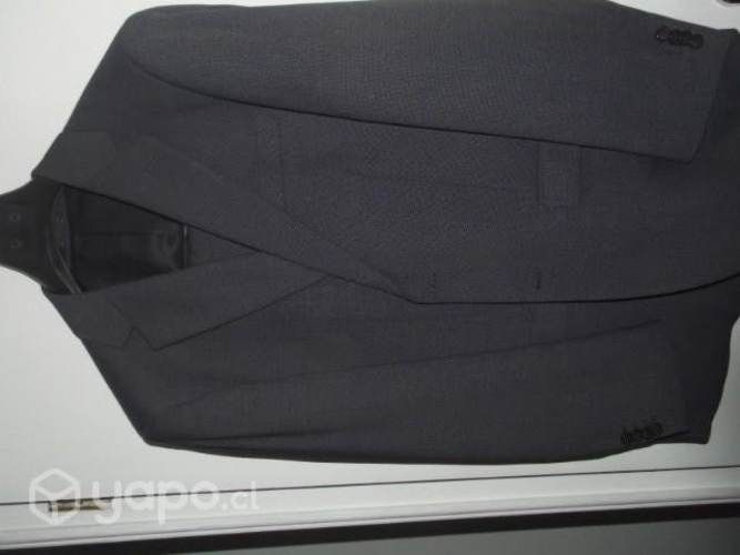 Terno Arrow NUEVO. TALLA 48