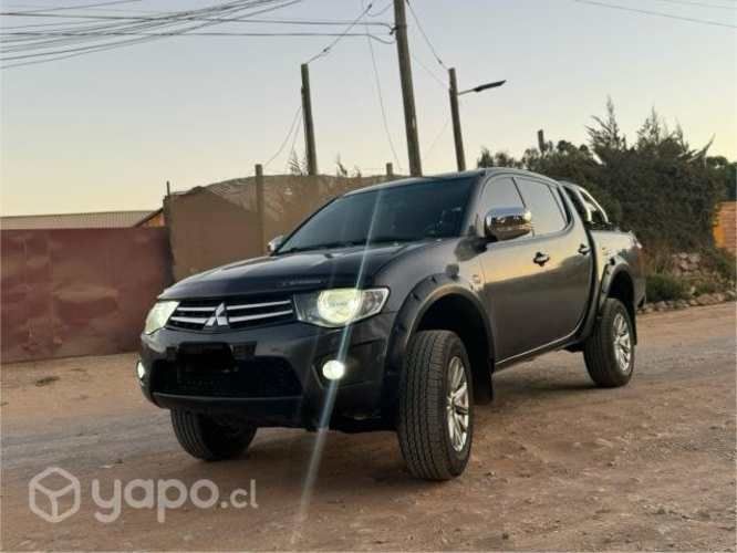 Mitsubishi l200 2014
