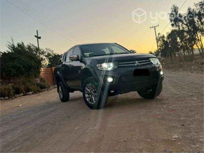 Mitsubishi l200 2014