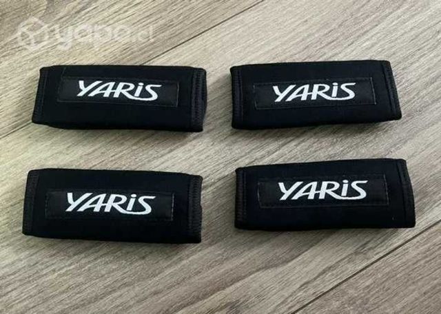 Cubre manilla interior auto Toyota Yaris