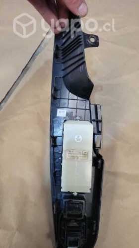 Botonera alzavidrios toyota yaris 2022-2023