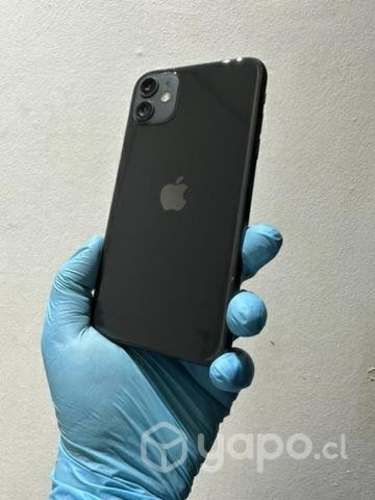 IPhone 11 negro usado en buen estado.