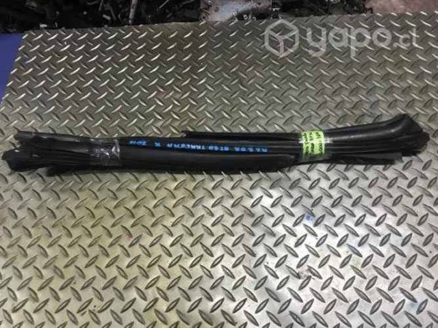 Goma contorno vidrio puerta tras der BT50 2013-20