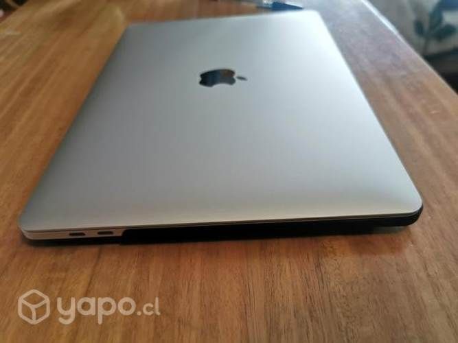 MacBook Pro 13 chip M1, 8 gb RAM, 256 gb SSD