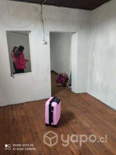 Se arrienda casa de interior en cerro baron