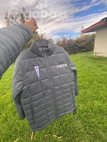 Chaqueta universidad católica