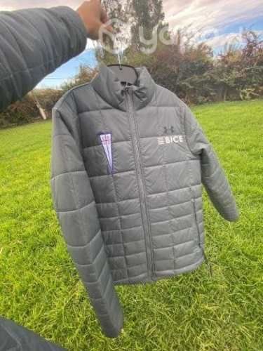 Chaqueta universidad católica