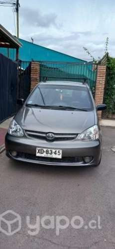 Toyota yaris año 2004 1.5