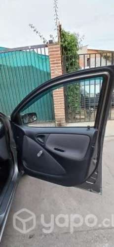 Toyota yaris año 2004 1.5