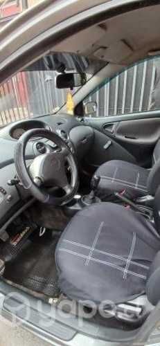 Toyota yaris año 2004 1.5