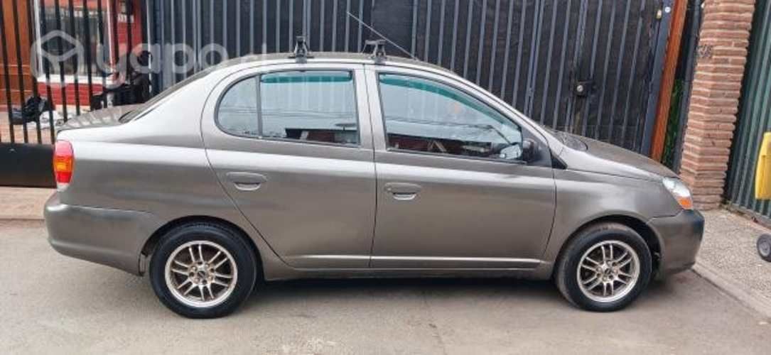 Toyota yaris año 2004 1.5