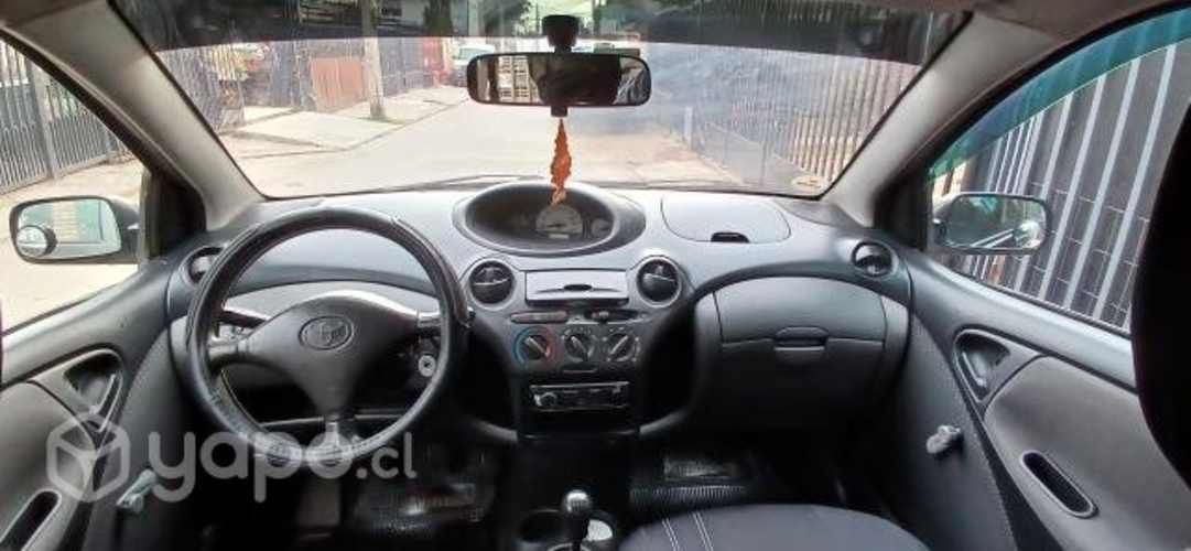 Toyota yaris año 2004 1.5