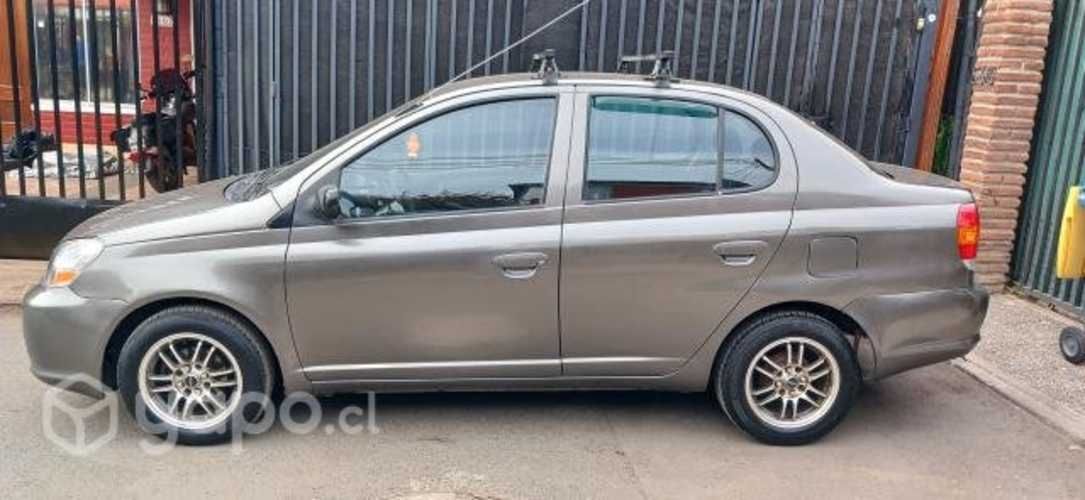 Toyota yaris año 2004 1.5