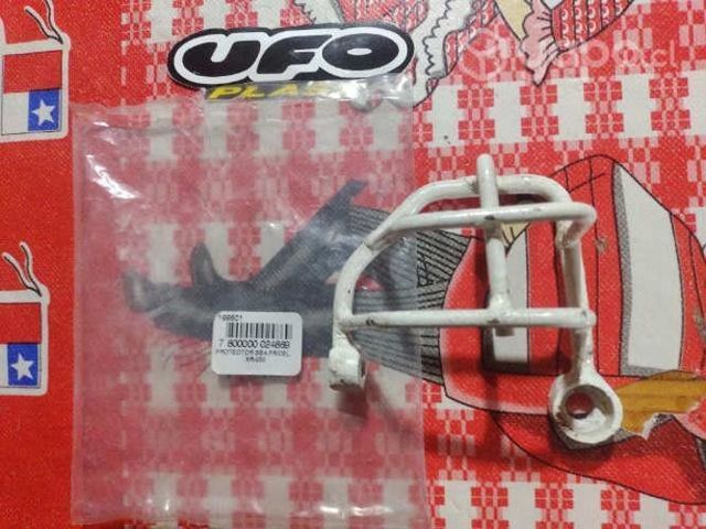 Protector bomba de freno delantero xr 250r