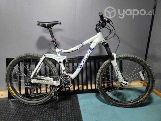 Kona Stinky Six 2010 como nueva