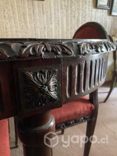 Comedor clásico de madera tallada