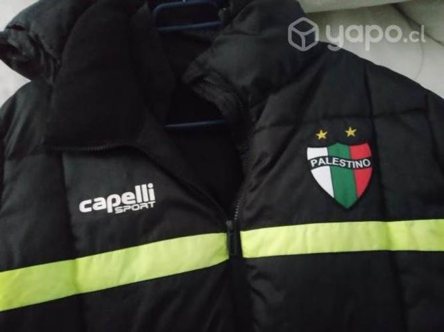Parkas y varias prendas de Palestino