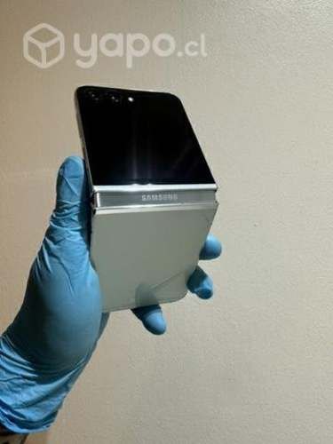 Samsung Galaxy ZFlip 5 usado en buen estado