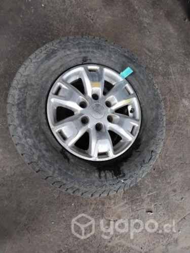 Llanta Aluminio Detalle Con Neumático Malo Ford Ra