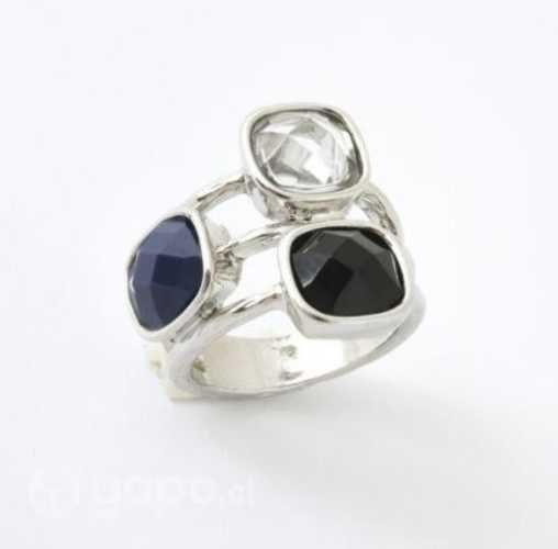 Anillo de Plata con Tres Piedras