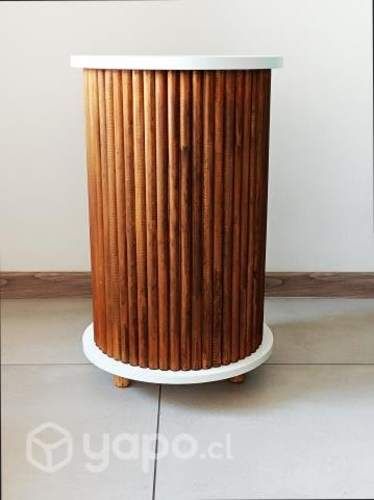 Mesa de madera para bidón de agua