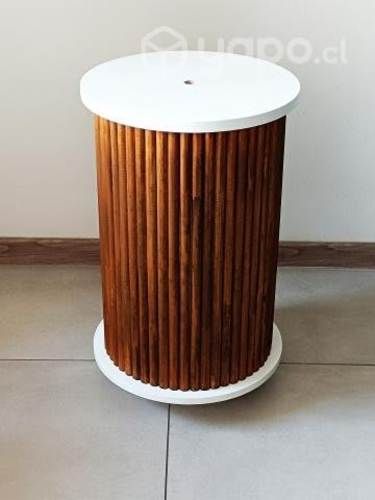 Mesa de madera para bidón de agua