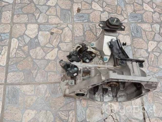 Caja cambio Nissan new versa