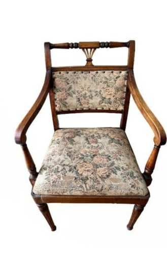 2 sitiales de madera antiguos