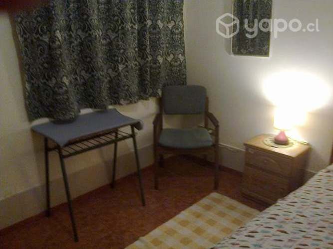 Pieza en el centro a pasos de calle Prat