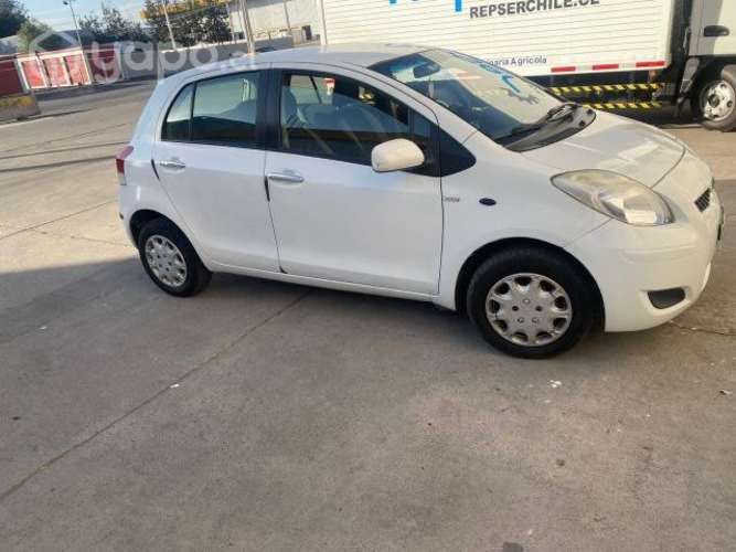 Toyota yaris 2010