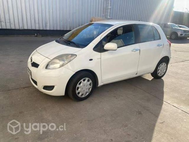 Toyota yaris 2010
