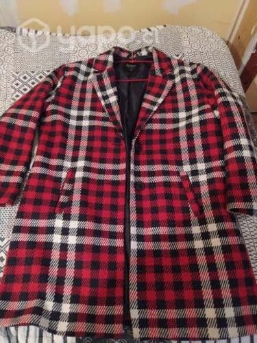Abrigo de cuadros rojo Talla M