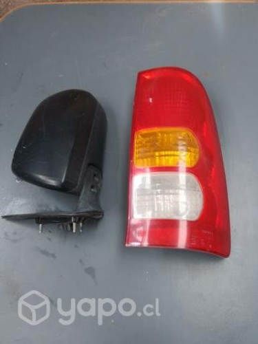 Foco y espejo Toyota Hilux 2008