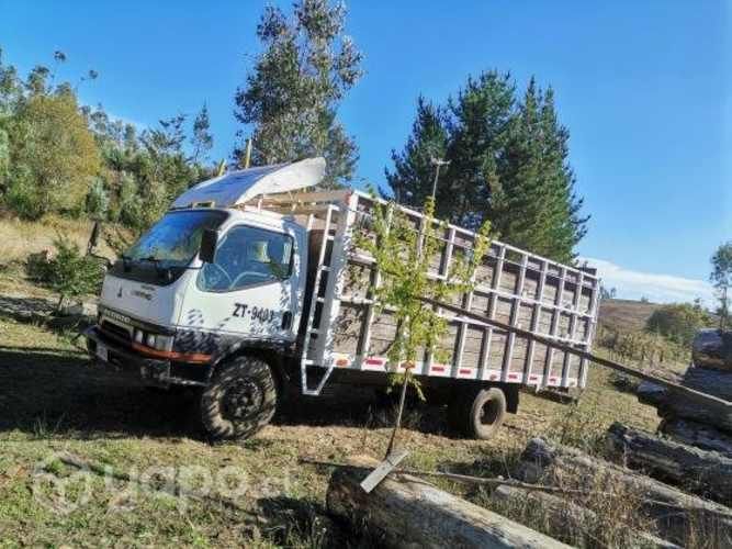 Camión mitsubichi Canter