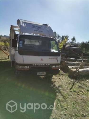 Camión mitsubichi Canter