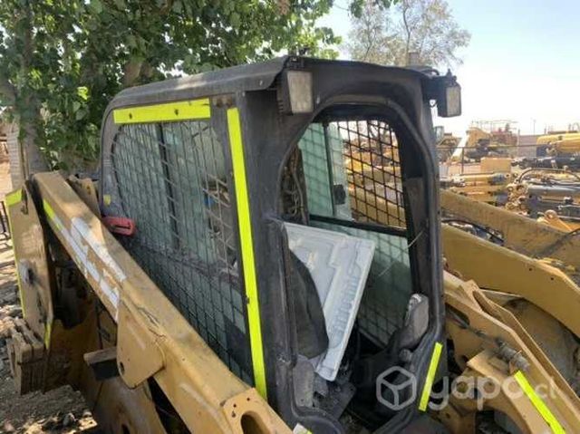 Minicargador Caterpillar disponemos de cabina