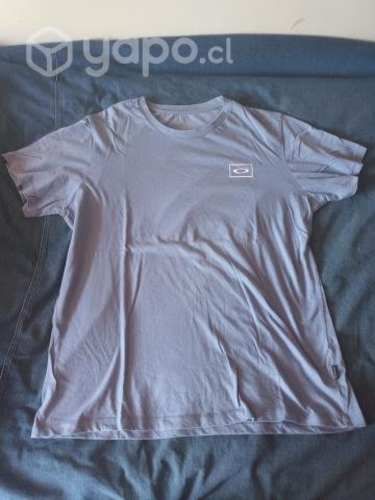 Polera Oackley celeste XL