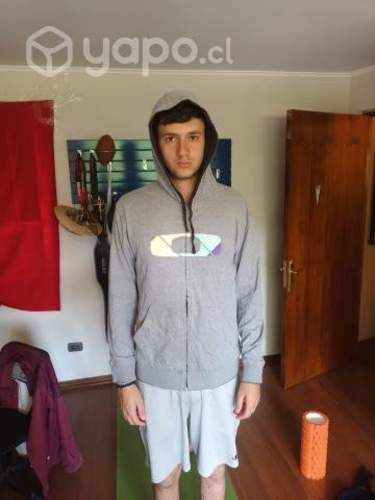 Poleron Oackley reversible gris o negro con cierre