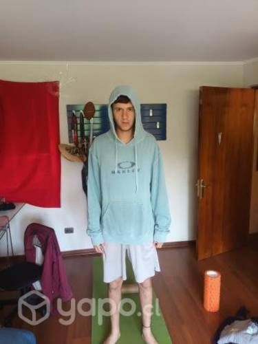 Poleron Oackley Verde Claro. Hoddie con gorro