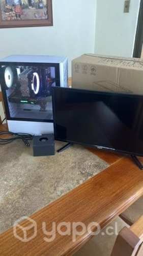 Computador gamer más pantalla