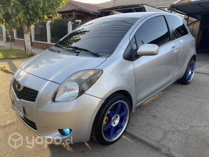 Vendo Toyota yaris 2006