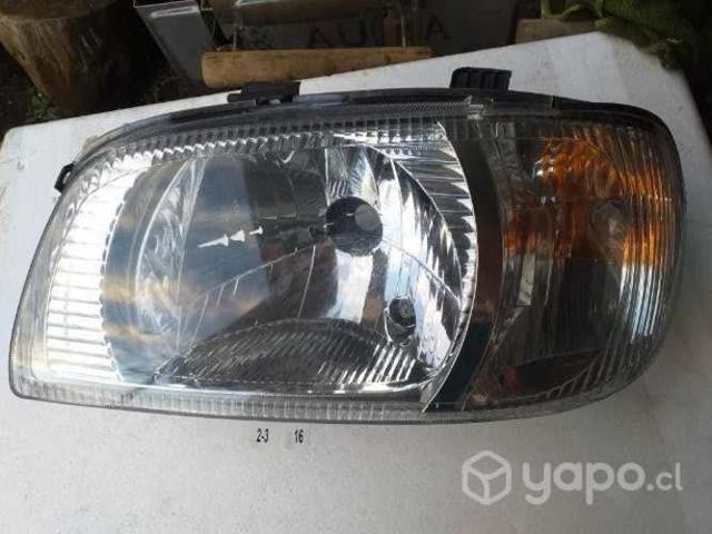 Óptico delantero izquierdo del Suzuki alto 800