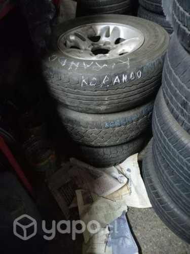 4 llantas de magnesio con neumáticos impecables