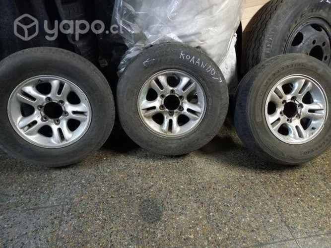 4 llantas de magnesio con neumáticos impecables