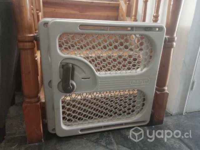 Reja de seguridad para escalera ajustable