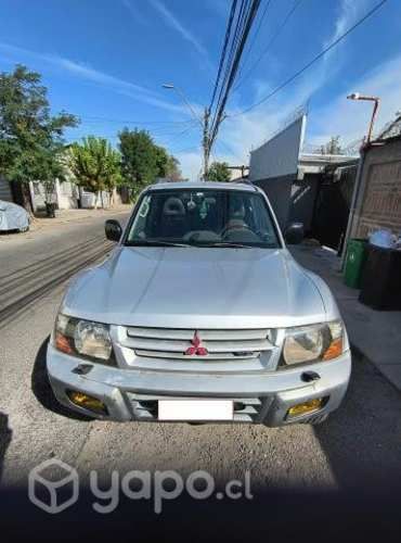 Mitsubishi montero