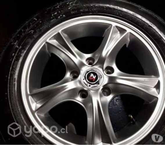 4 neumáticos 195-65-R15 con llantas de magnesio